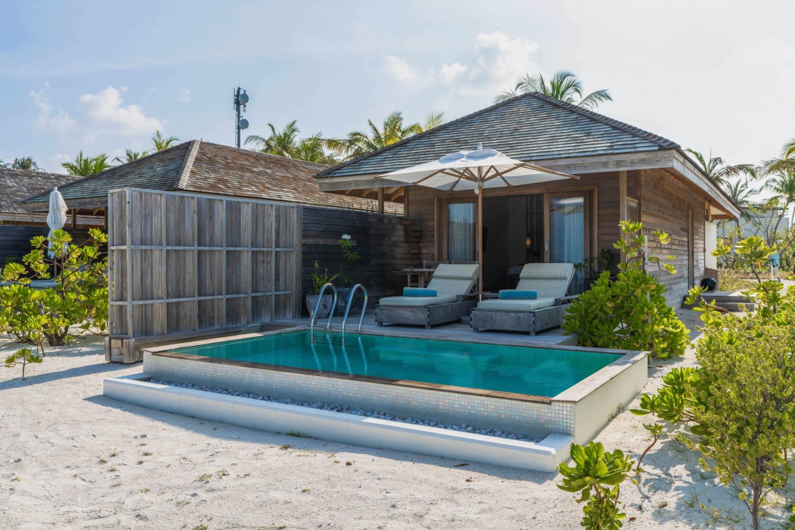 Beach Pool Villa: villa on the beach with plunge pool