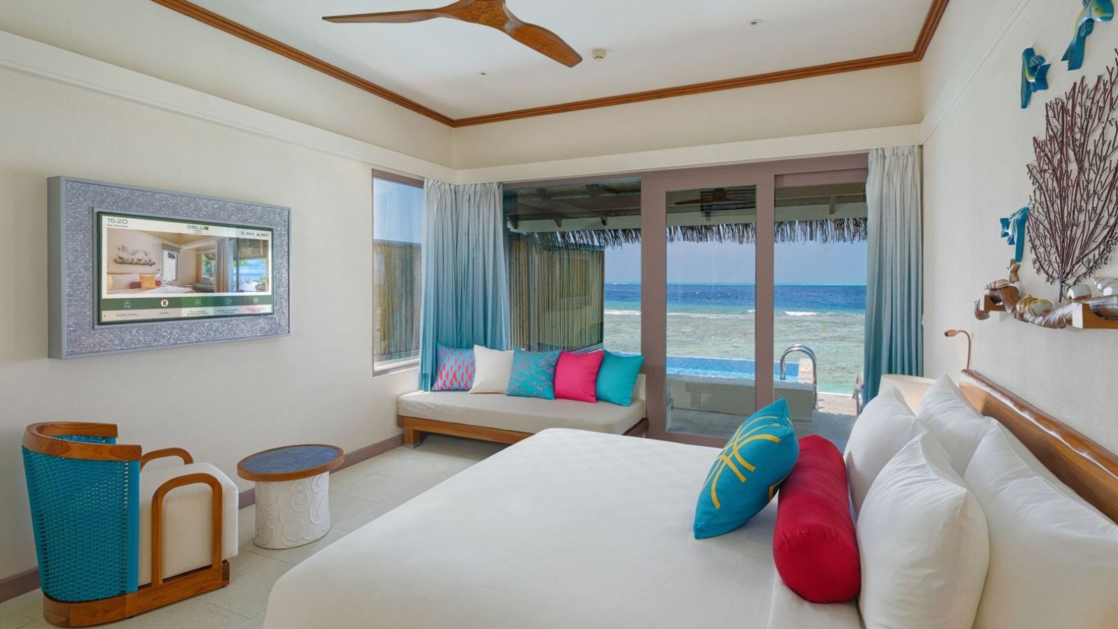 Lagoon Villa with Pool - official room page photo 1