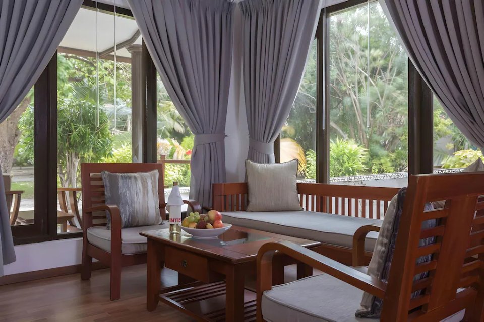 Deluxe Beachfront Room photo 5