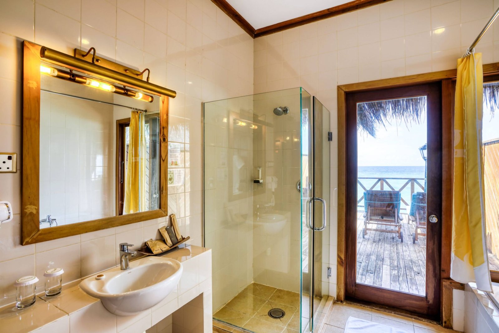 Water Villa: bathroom
