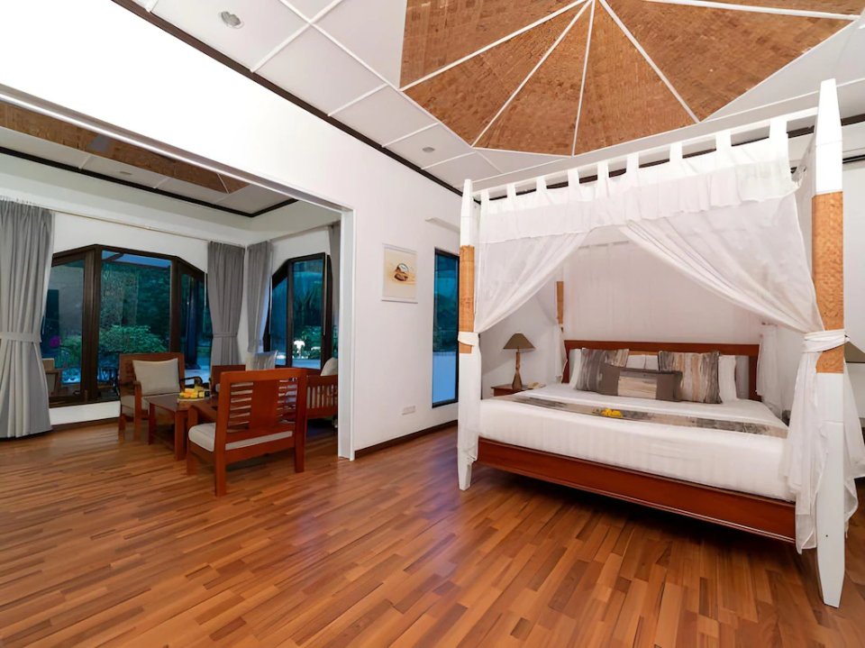 Deluxe Beachfront Room photo 15