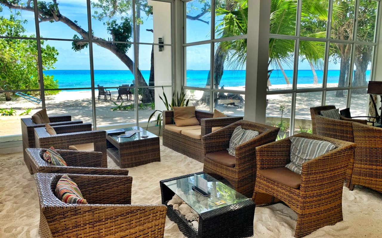 Lobby lounge with beach view at Athiri Beach