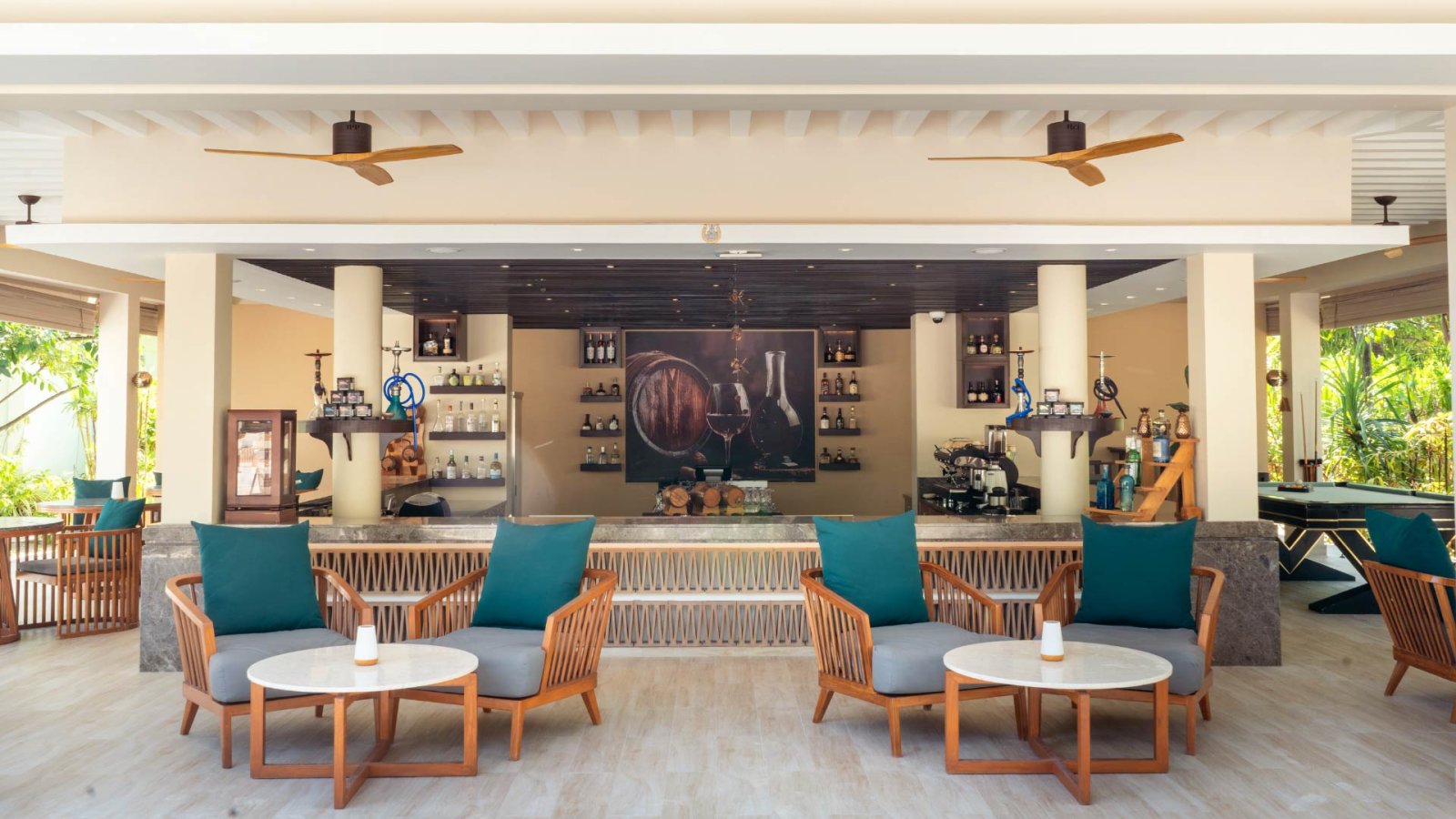 Bar and lounge