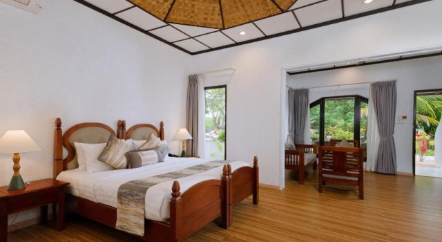 Deluxe Beachfront Room photo 13
