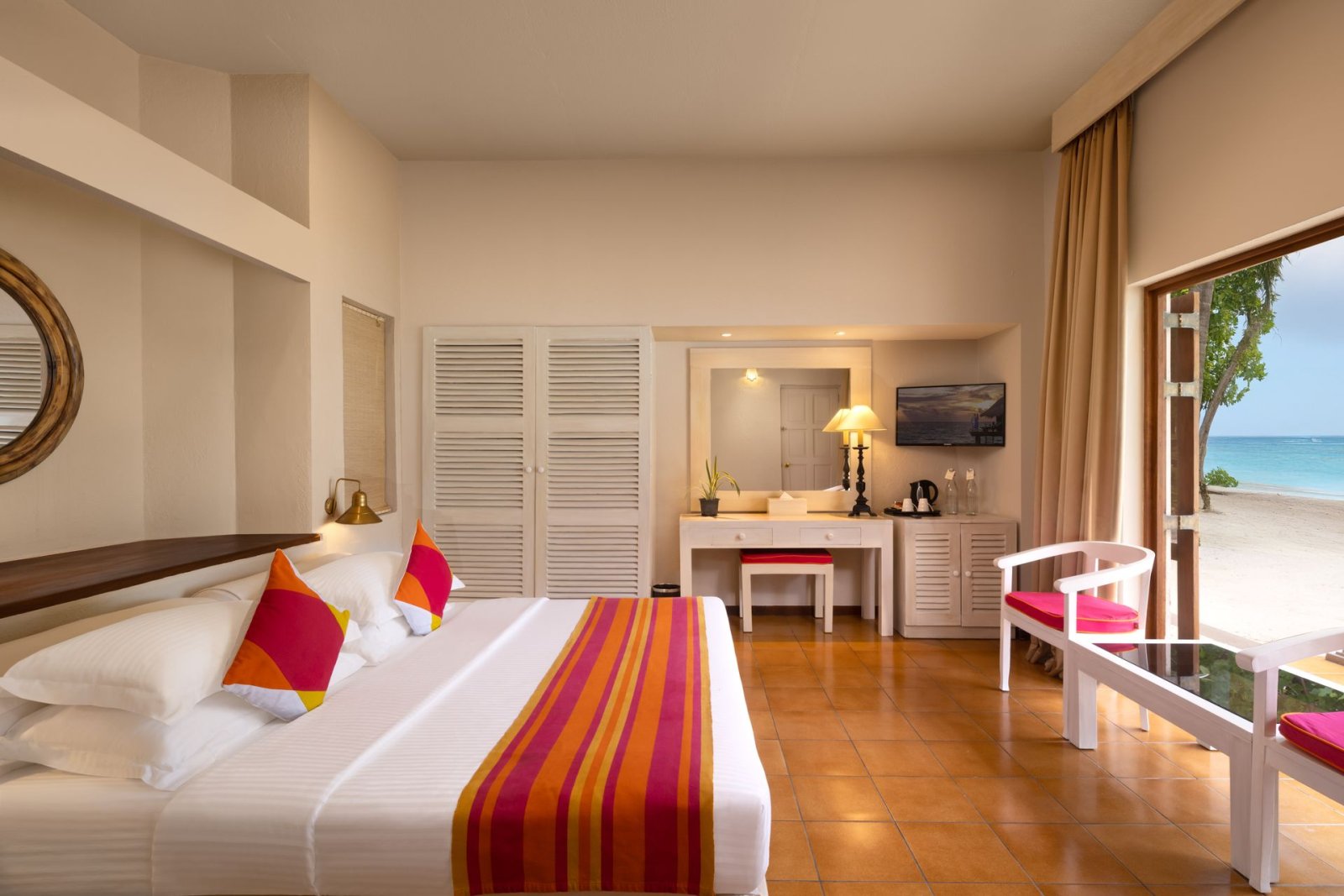 Classic Beach View Rooms: bedroom