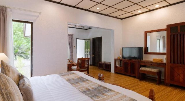 Deluxe Beachfront Room photo 10