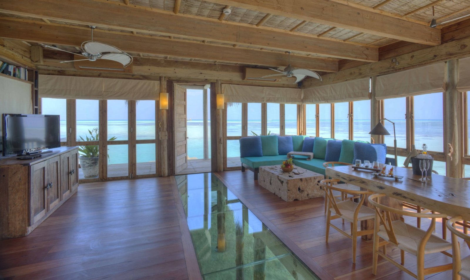 The Private Reserve: entrance living room