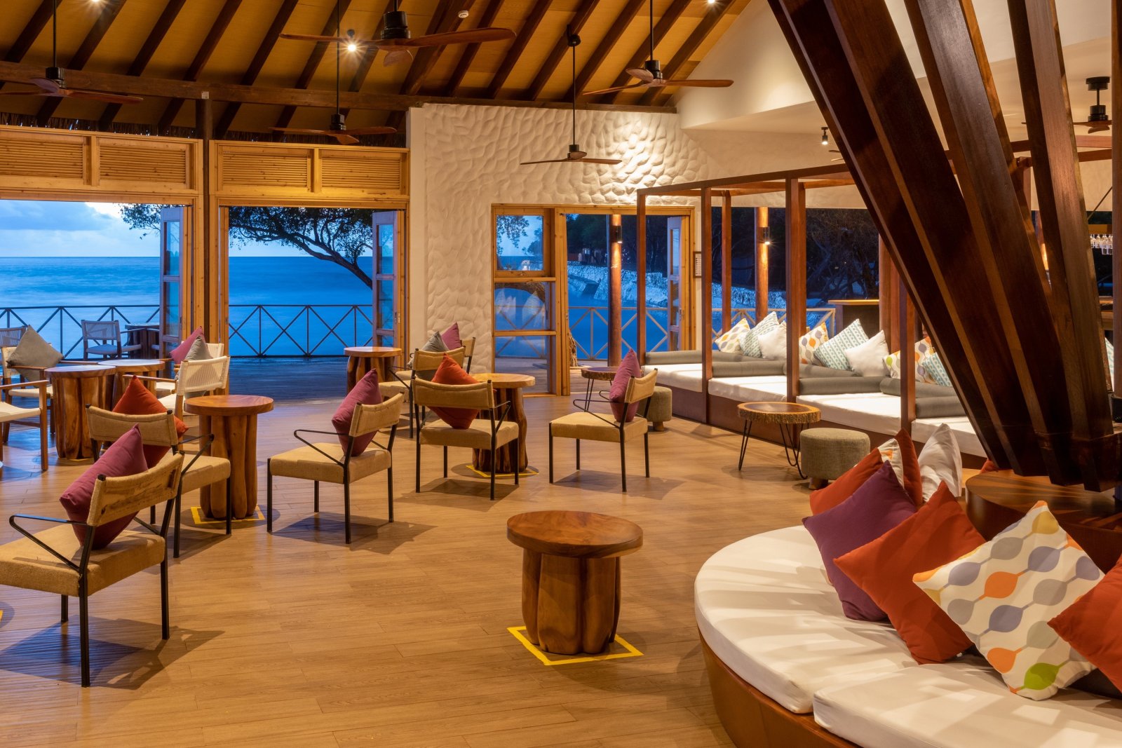 Raiyvilla Bar