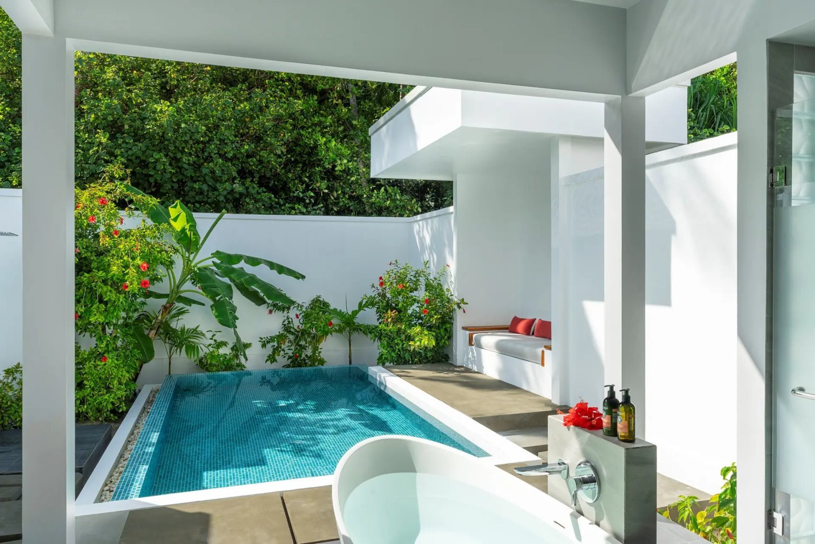 Garden pool and bathtub