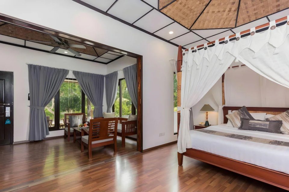 Deluxe Beachfront Room photo 16