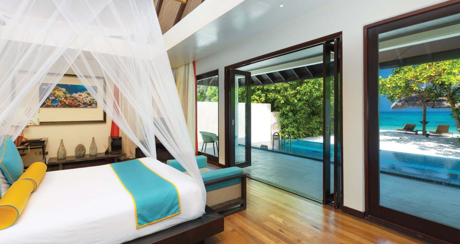 Four-poster bed