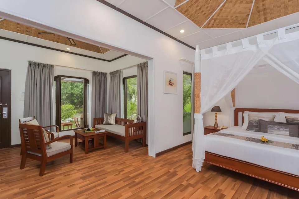 Deluxe Beachfront Room photo 17