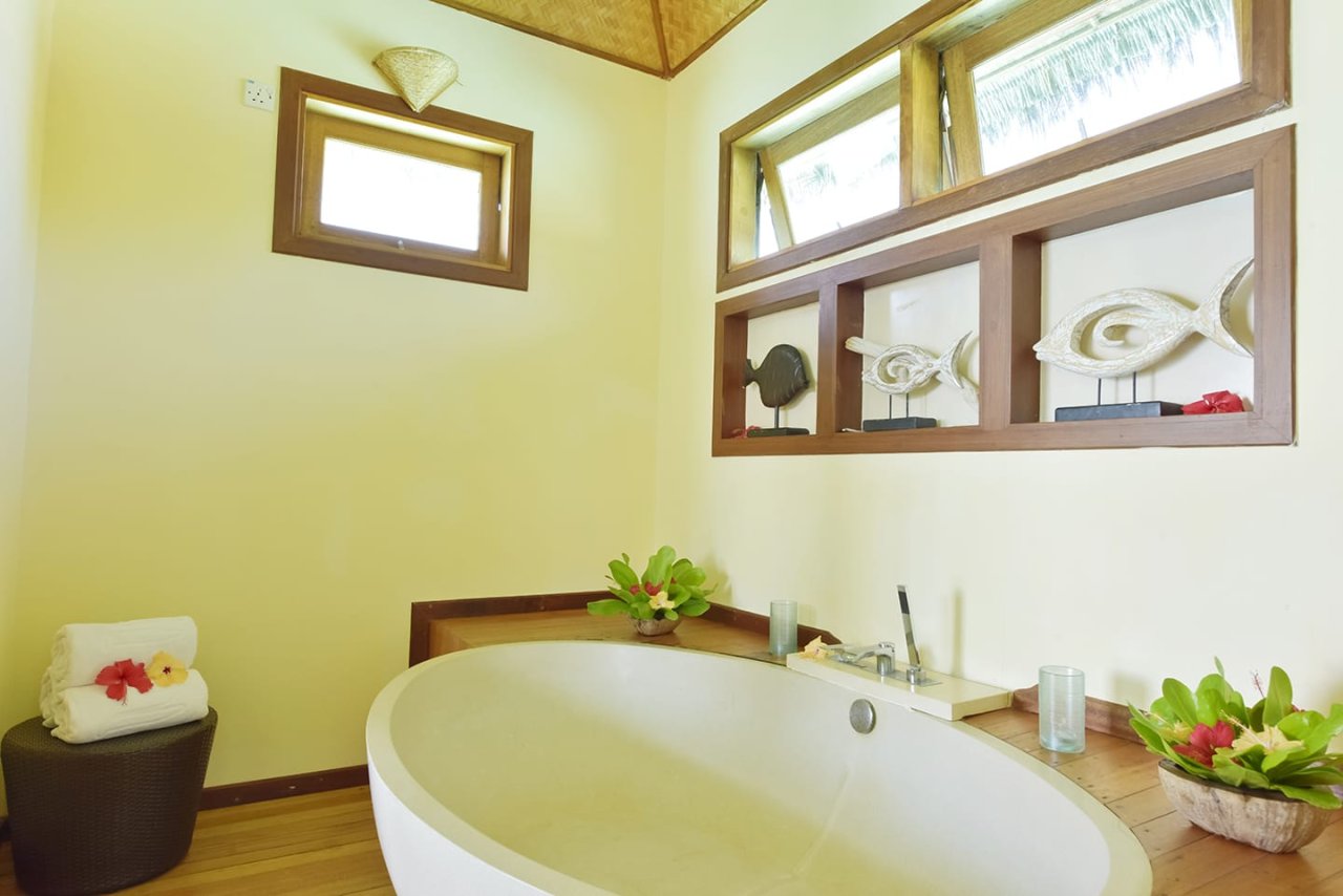 Spa bathroom with tub