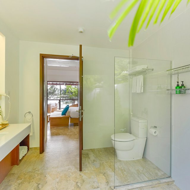 Superior Vista: bathroom