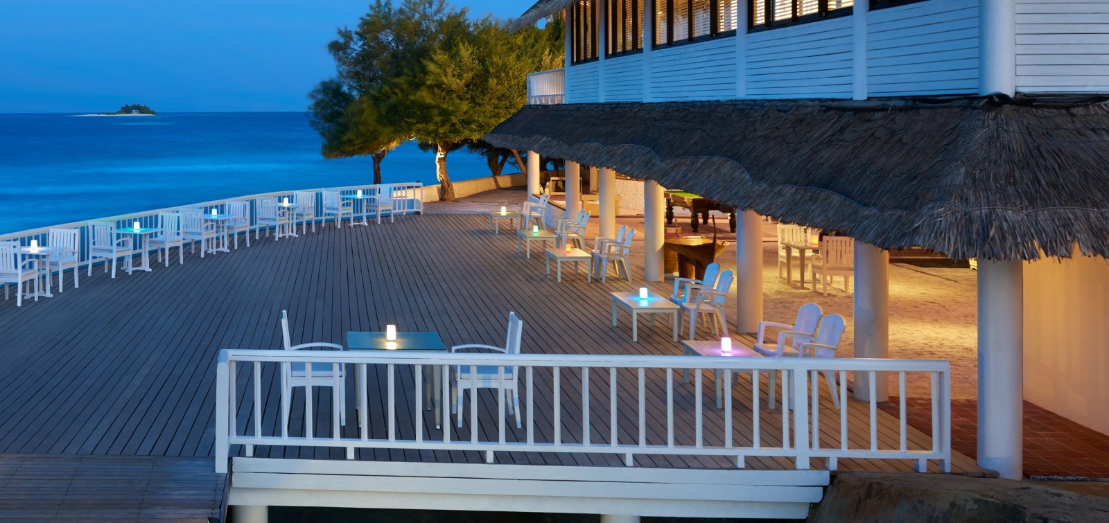 Raalhu Bar terrace