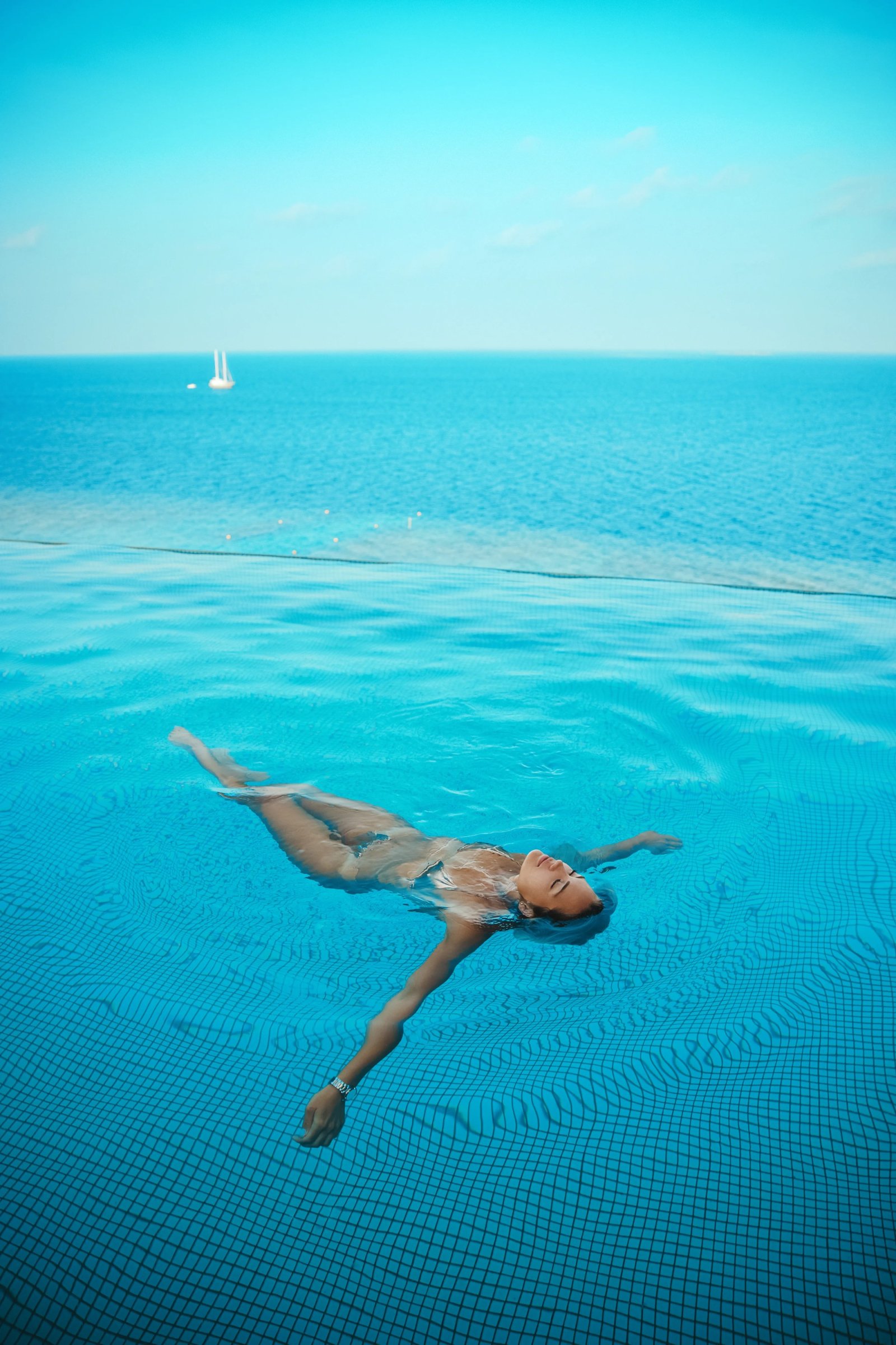 Swimming in the infinity pool at Kaani Palm Beach