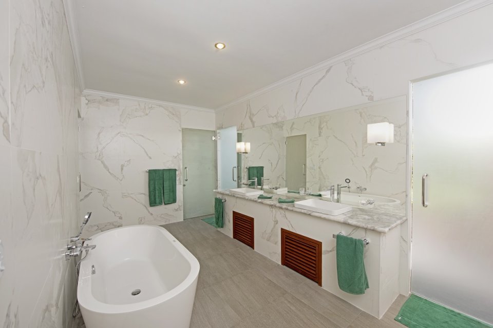 Superior Water Bungalow: bathroom