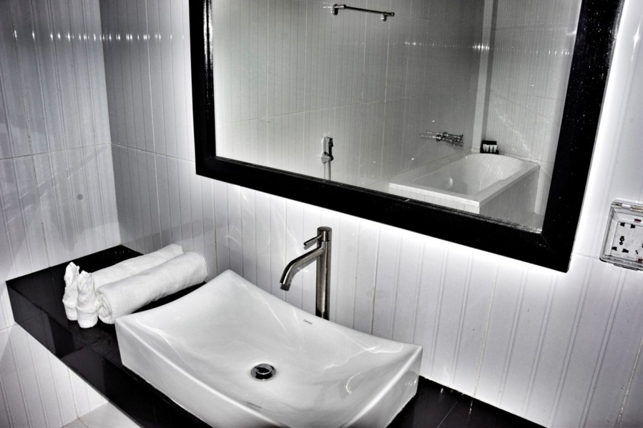 Ocean View Suite at Athiri Beach Dhigurah - bathroom