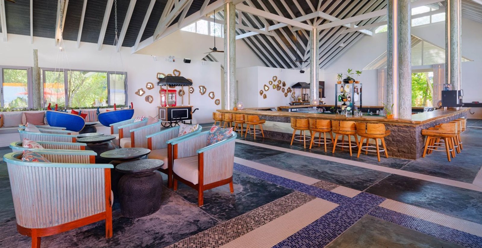 Bar and lounge