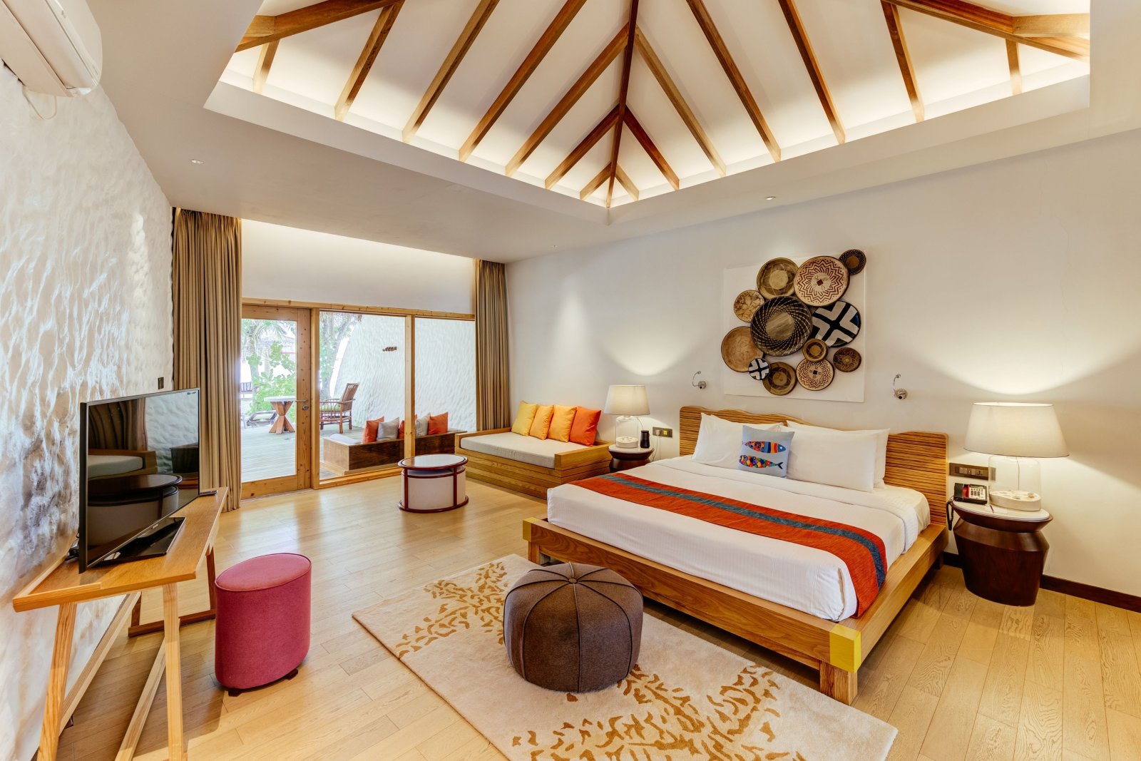 Junior Beach Suite: bedroom and lounge