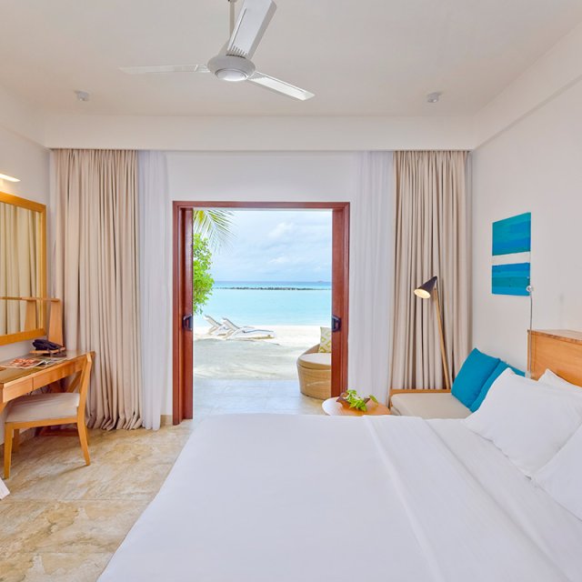 Superior Beach: bedroom opening to the beach