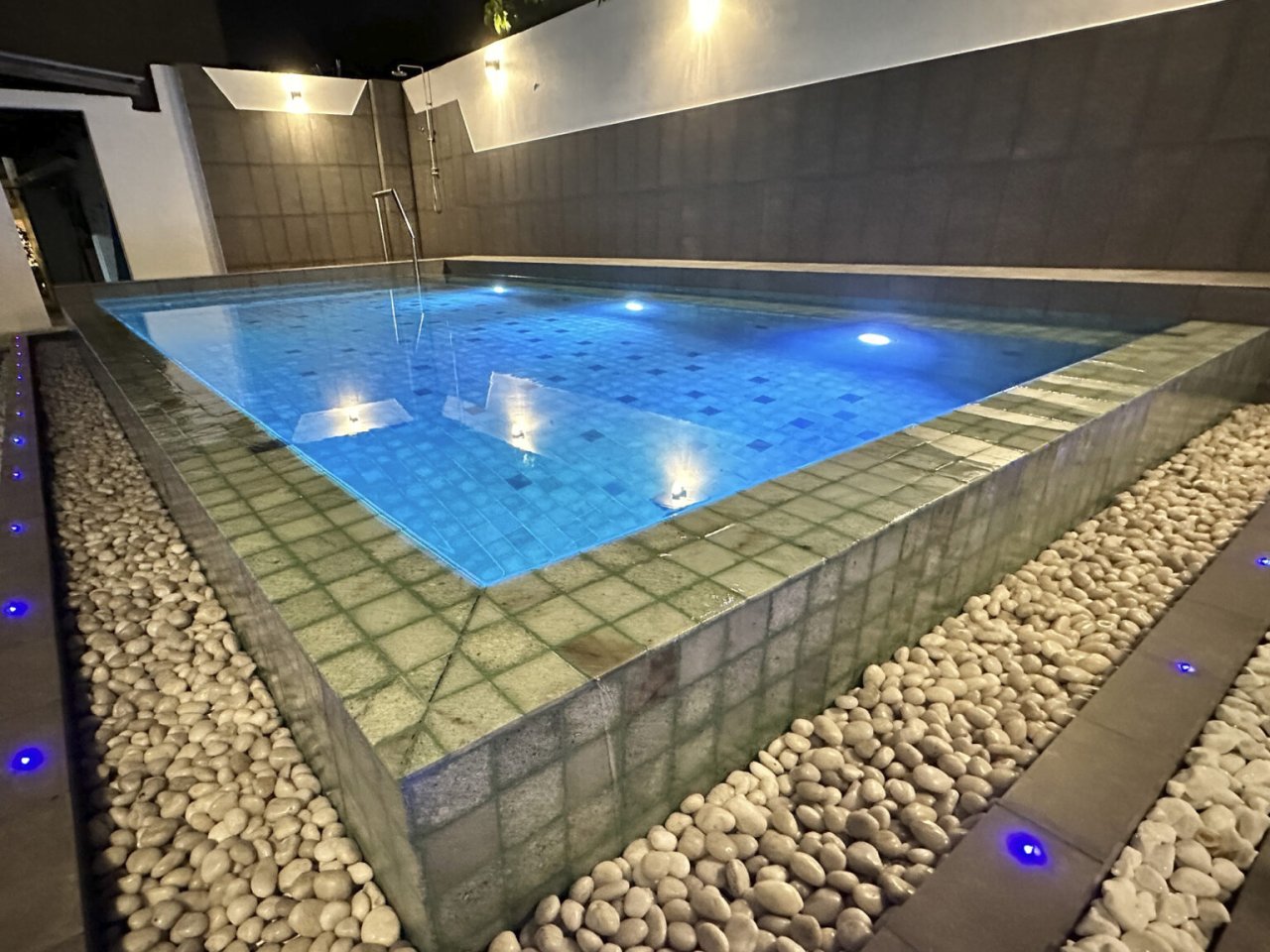 Pool with underwater lighting at Athiri Beach