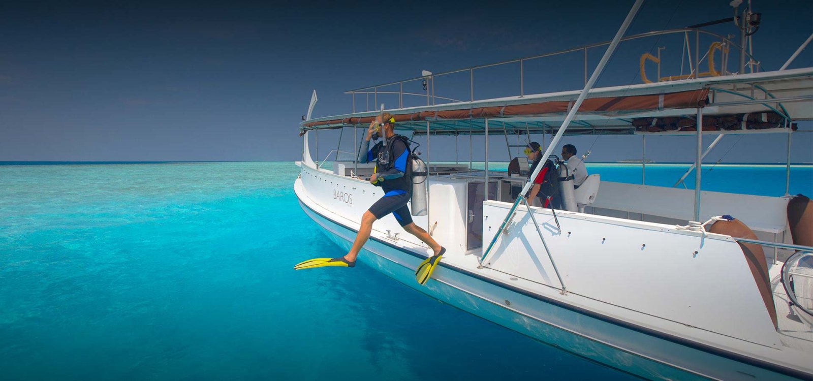 Dive boat