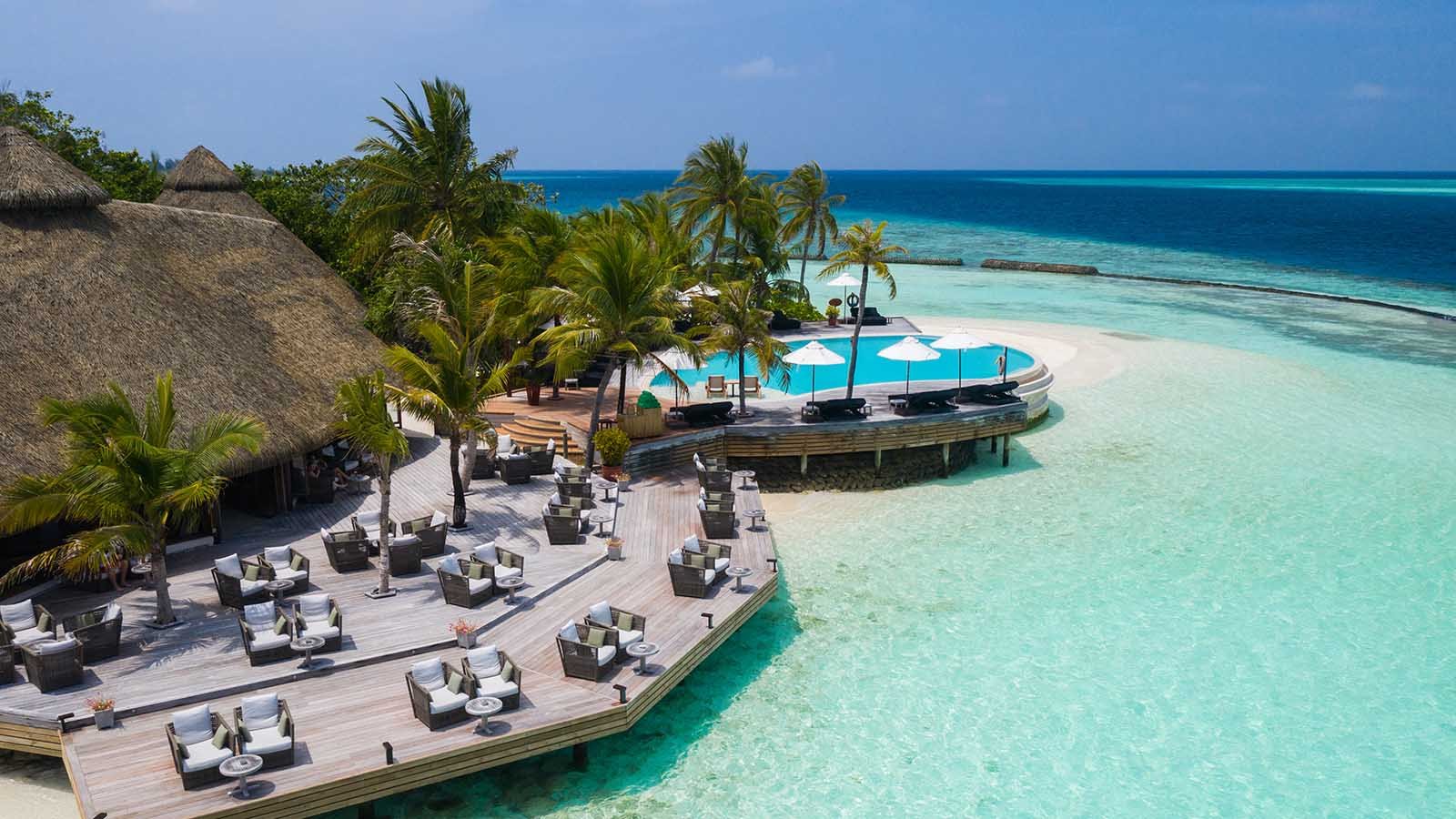 Kandu Bar deck and pool