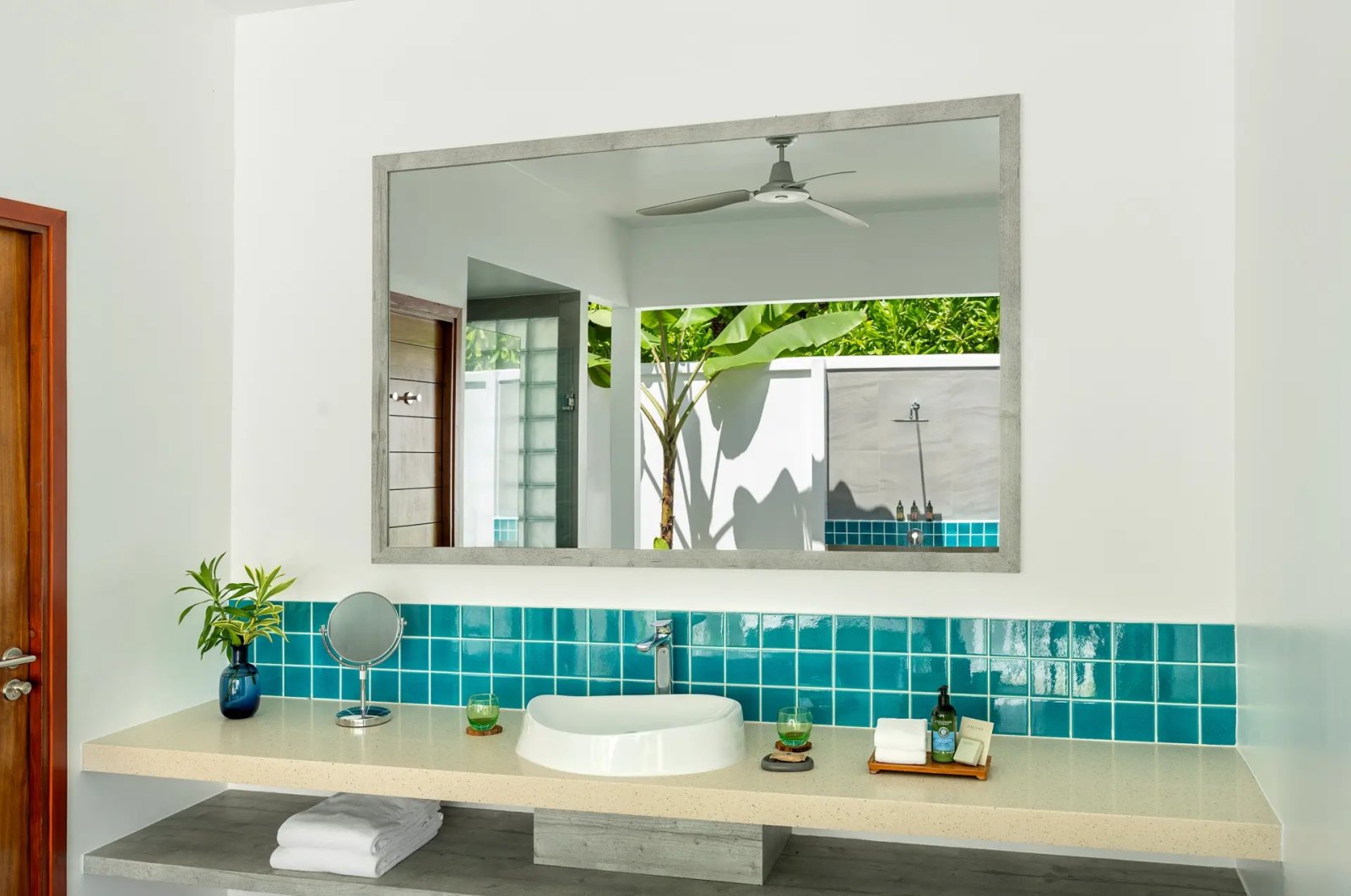 Bathroom vanity