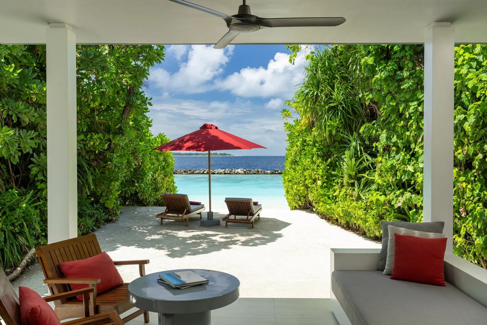 Veranda to the beach