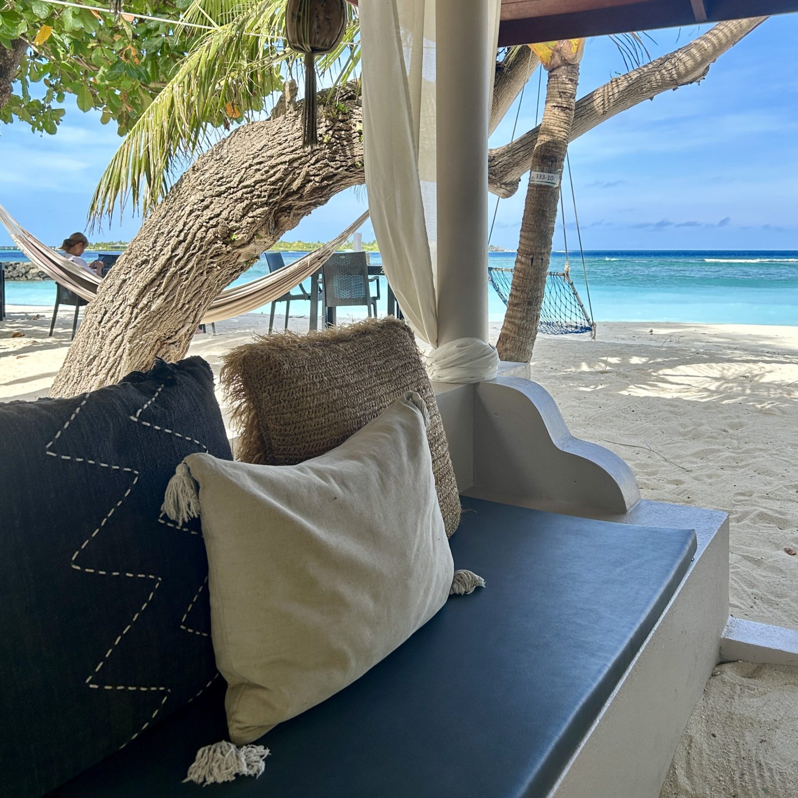 Beach gazebo seating on Thulusdhoo