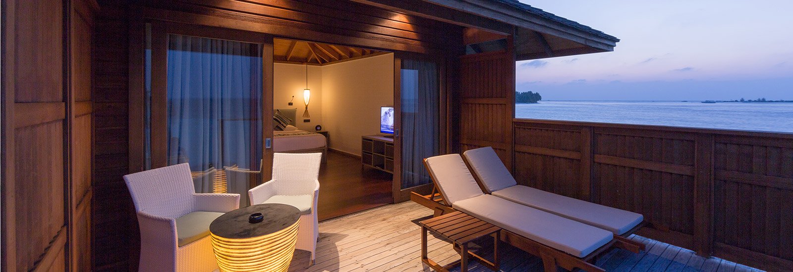 Romantic Ocean Villa - deck with sun loungers