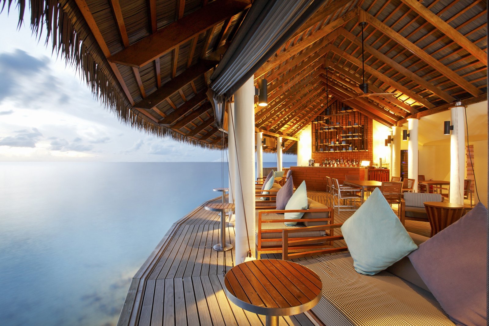 Giraavaru Lobby Bar