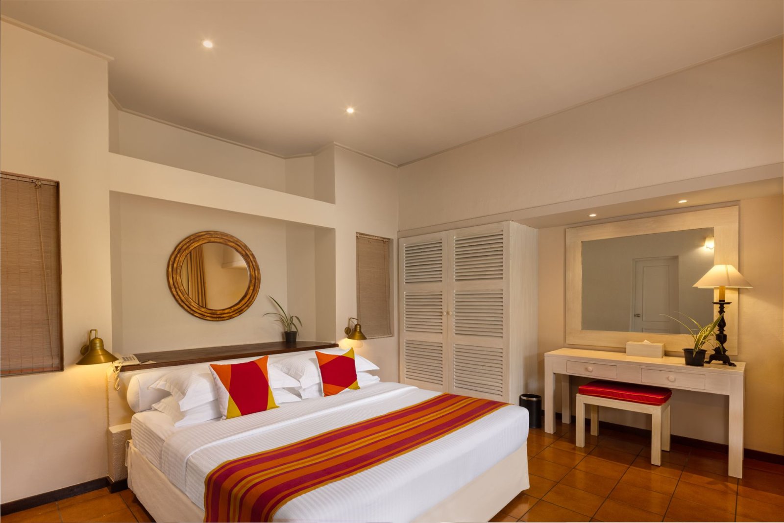 Classic Ocean View Rooms: bedroom