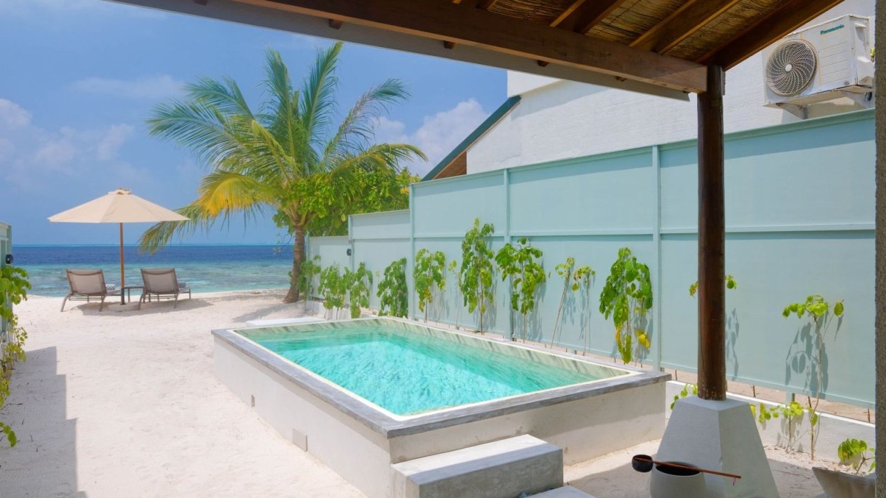 Deluxe Beach Villa with Pool - official room page photo 6