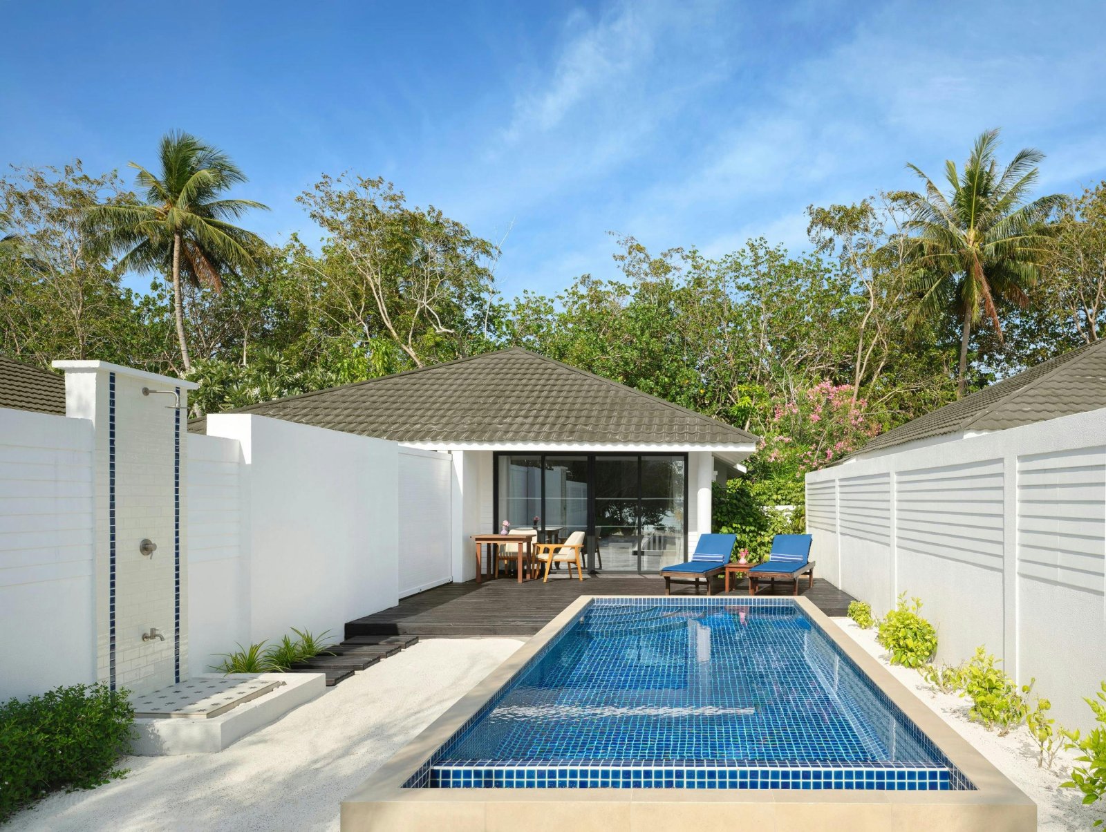 Sunset Deluxe Beach Pool Villa