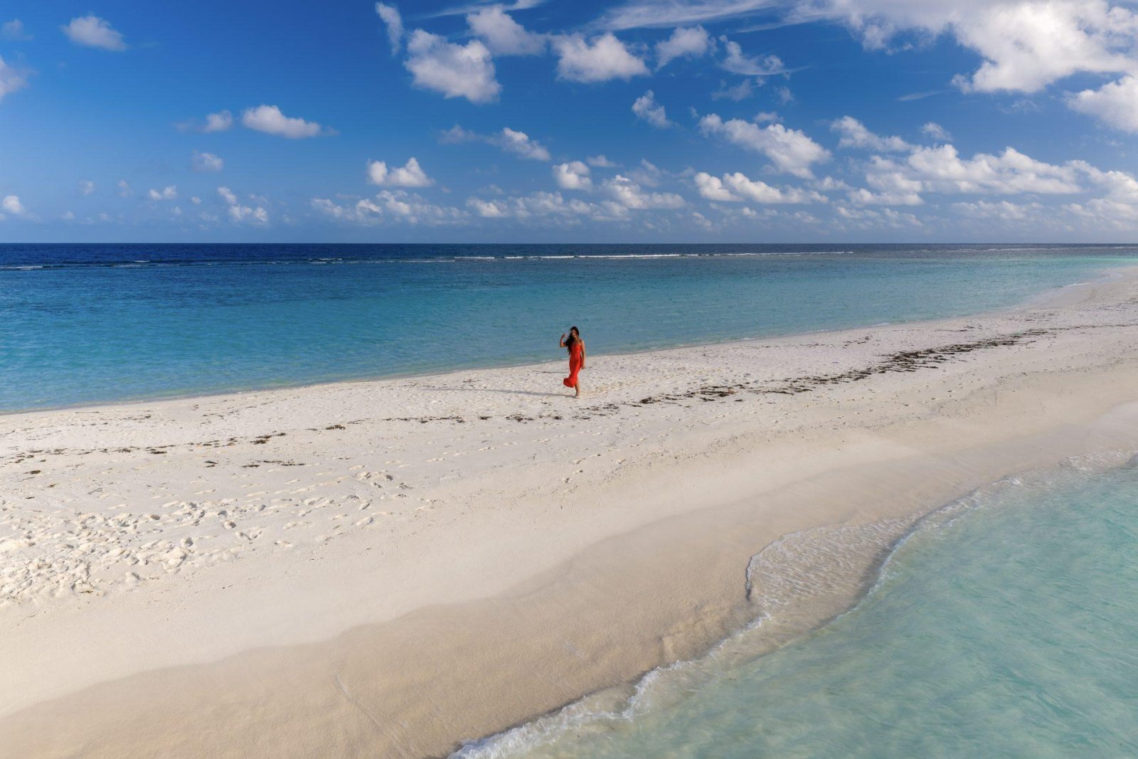 The long white beach of Dhigurah
