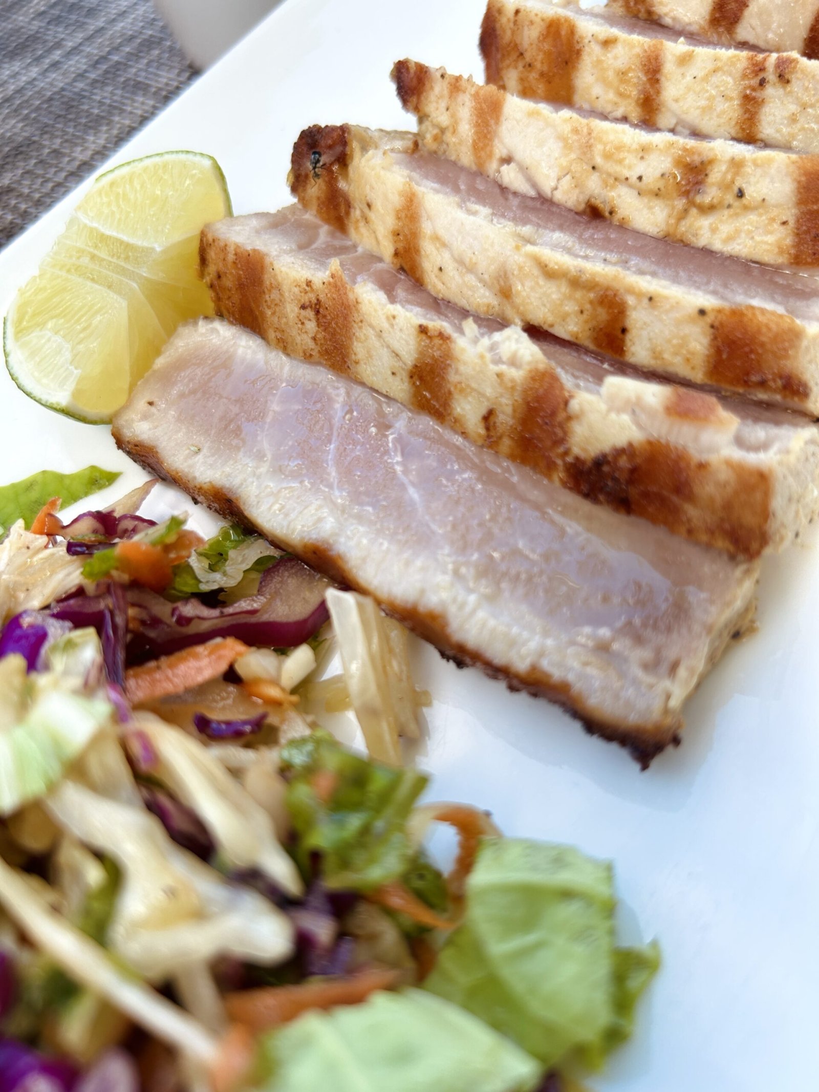 Seared tuna with salad