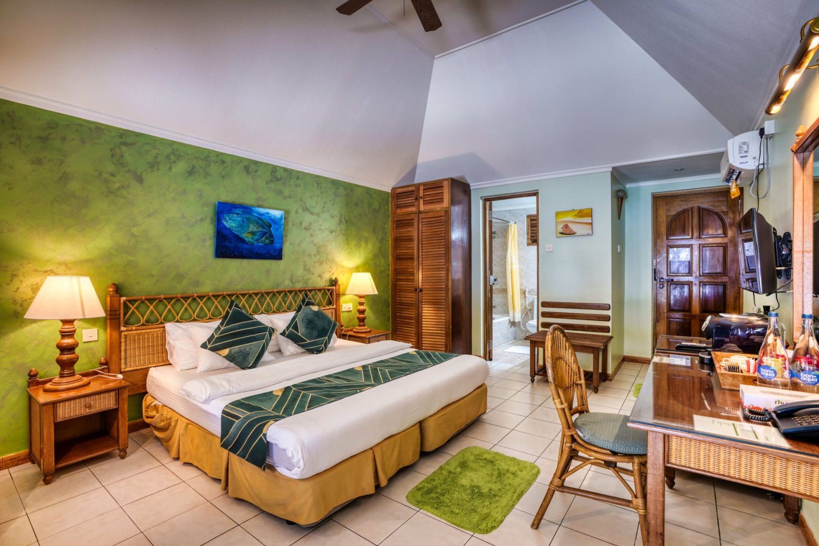 Premium Beach: bathroom