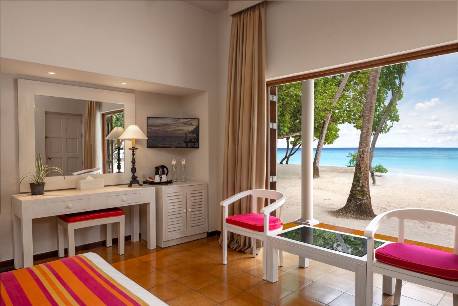 Classic Beach View Rooms: desk and beach view