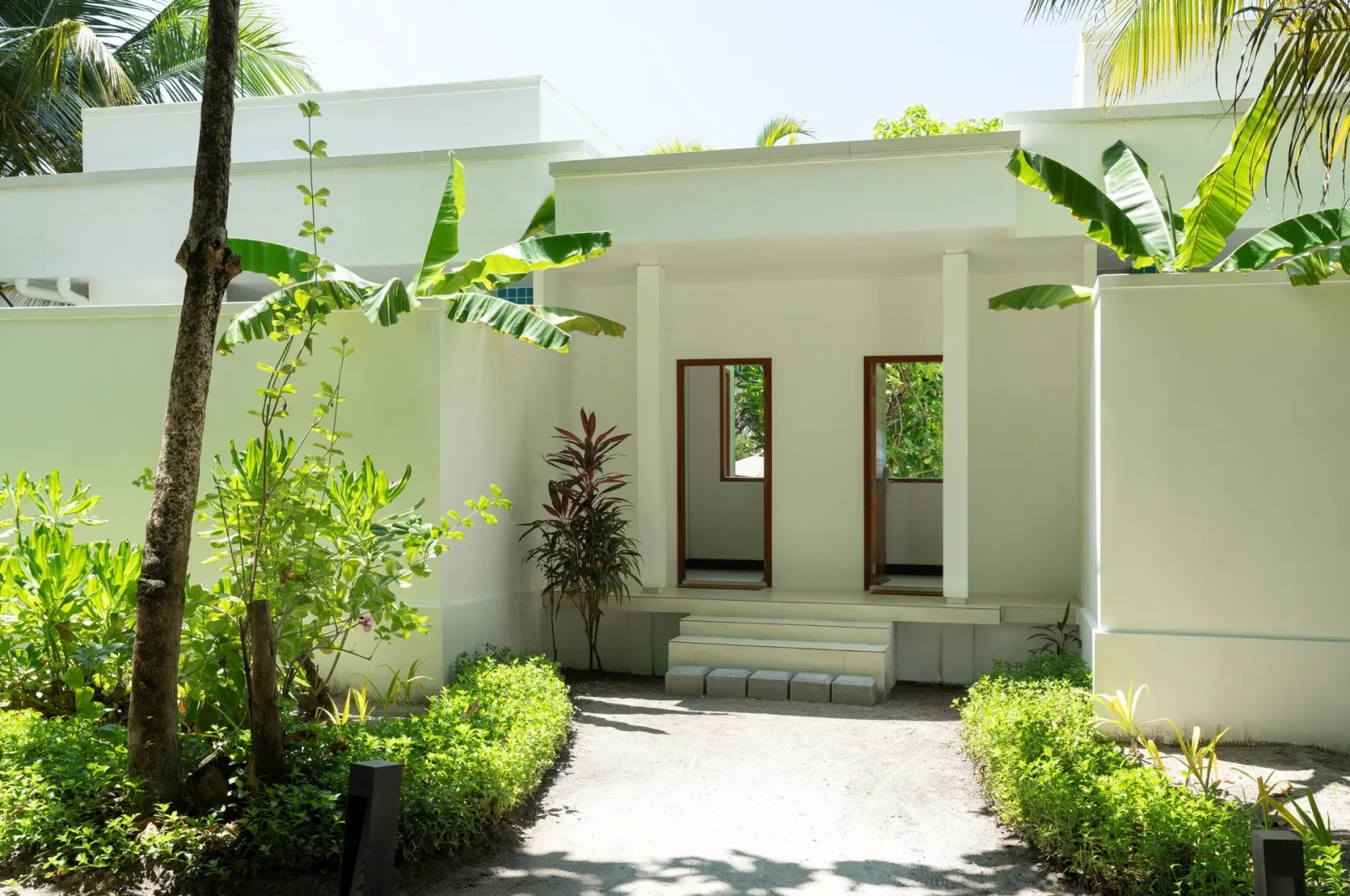 Bungalow entrance garden