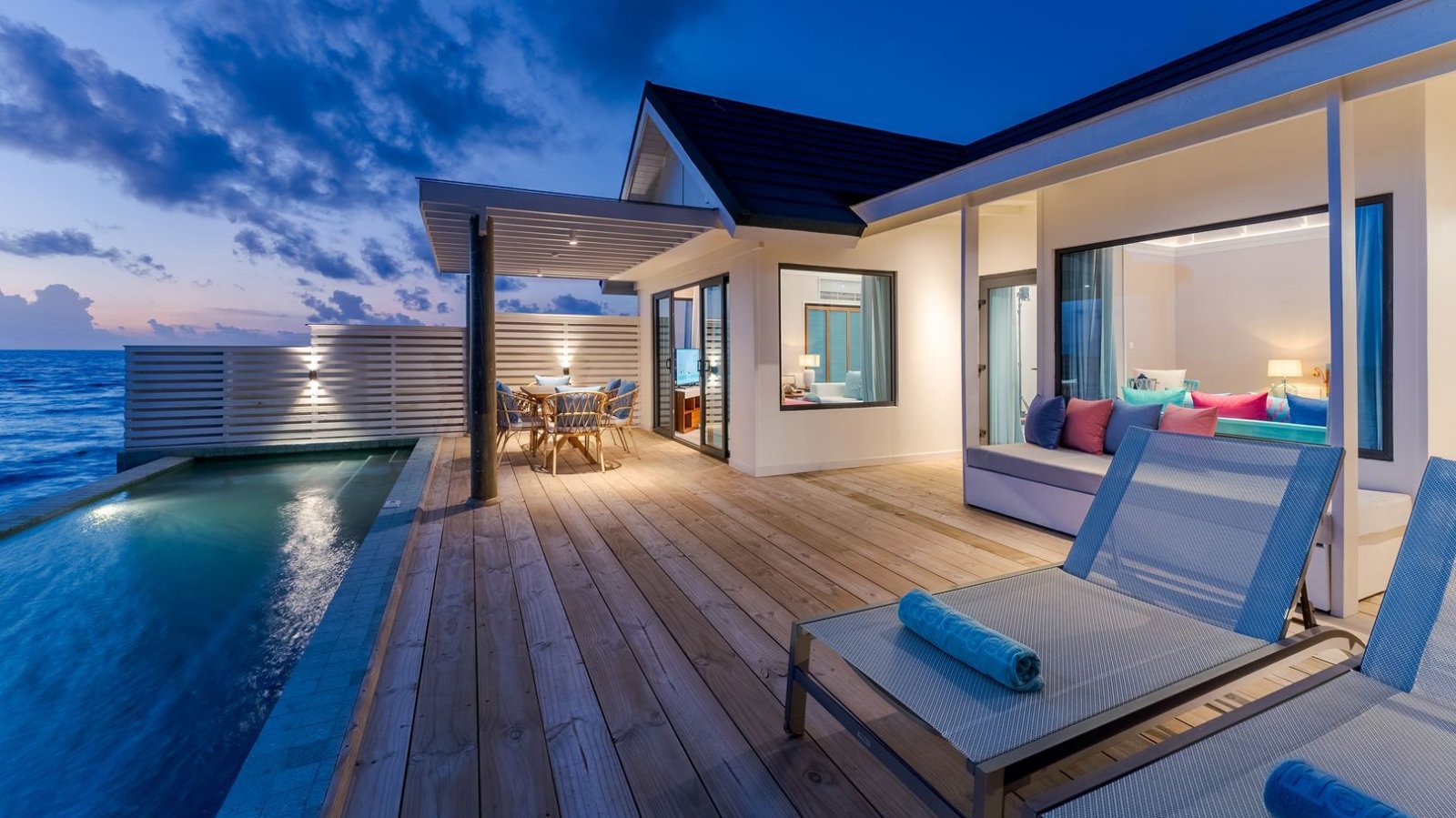 Sunset Water Villa with Pool - official room page photo 2