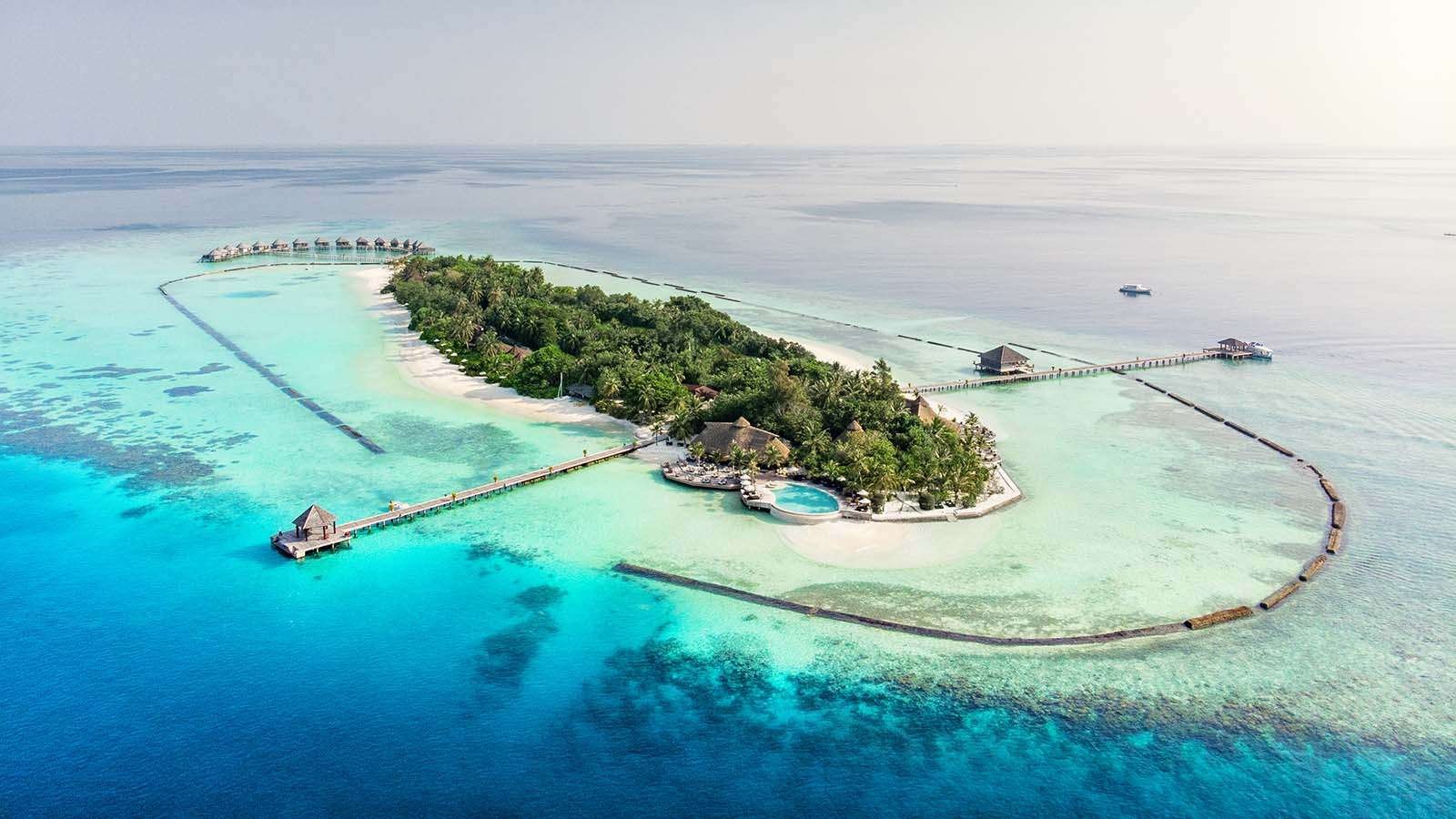 Komandoo island and reef from above