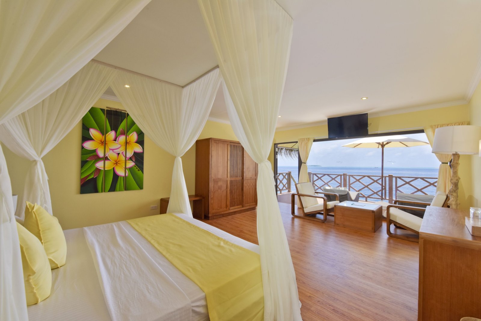 Superior Water Bungalow: bedroom with ocean view