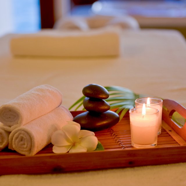 Spa treatment table