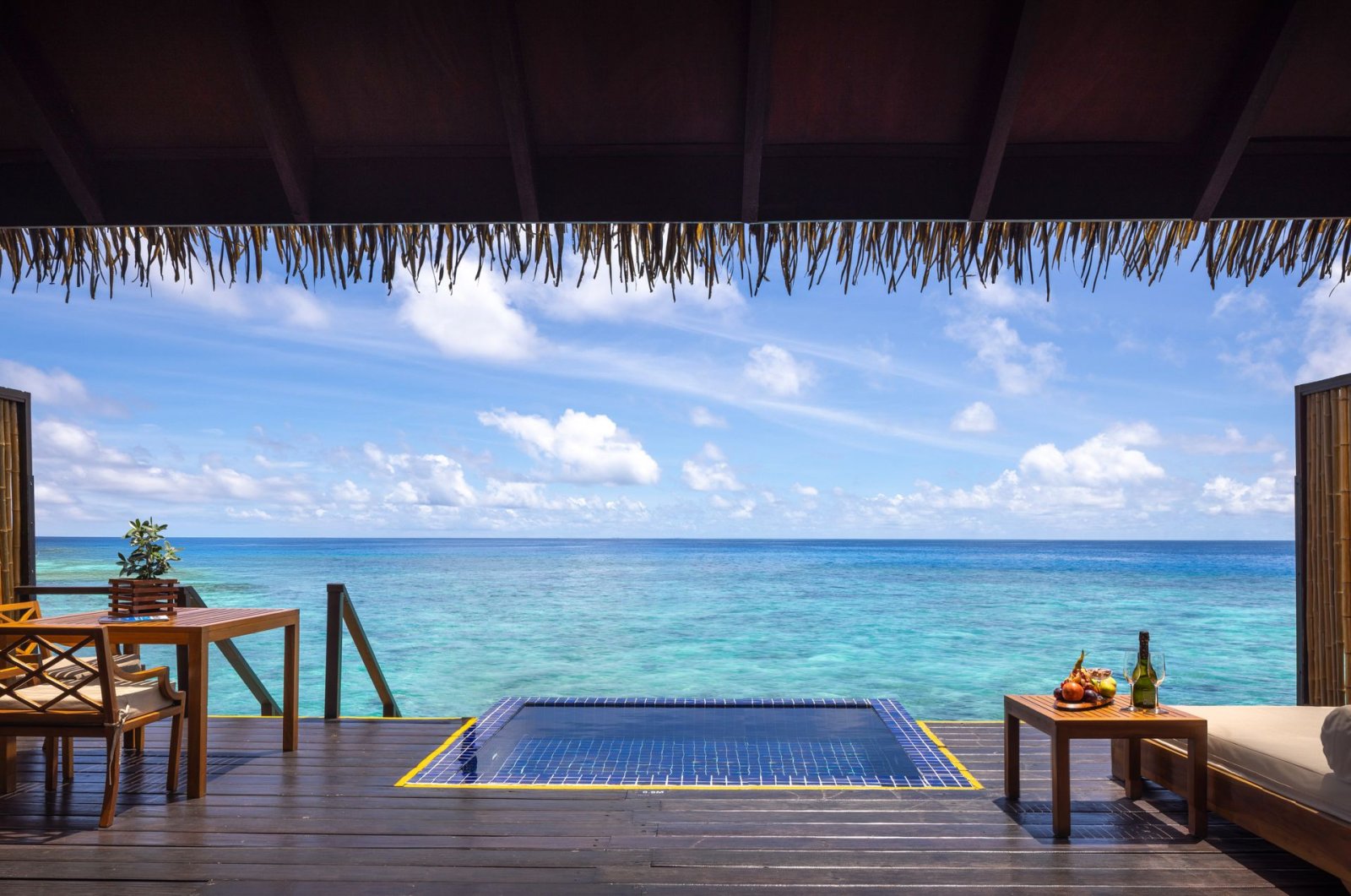 Sunrise Water Villa with Private Pool and Jacuzzi: deck with private pool