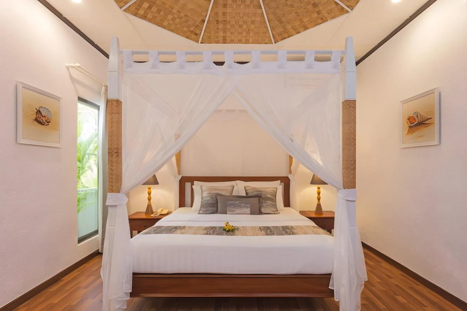 Deluxe Beachfront Room photo 18